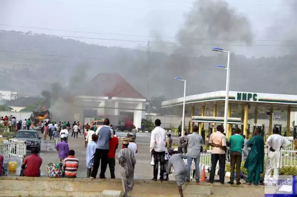 Photos From Heavy Fire Incident At NNPC Super Mega Station In Abuja Today